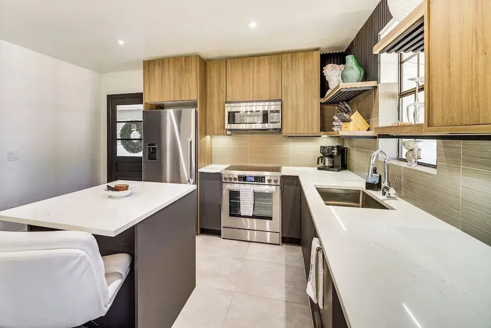 1 Block to Beach & Eats: Modern Indialantic Apt