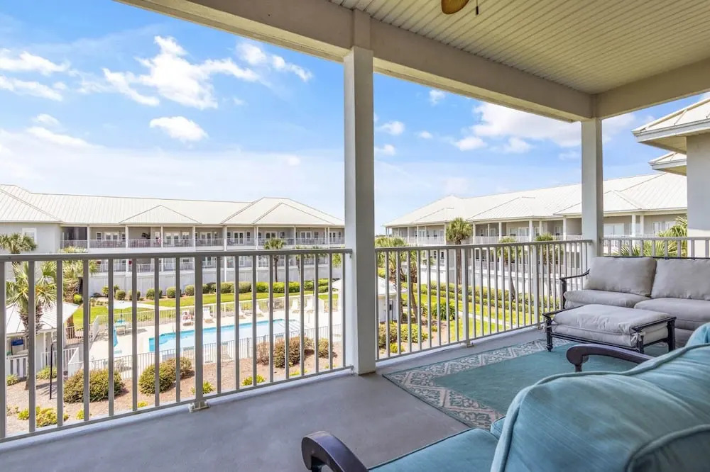 Pavilion Palms 104C by Newman-Dailey