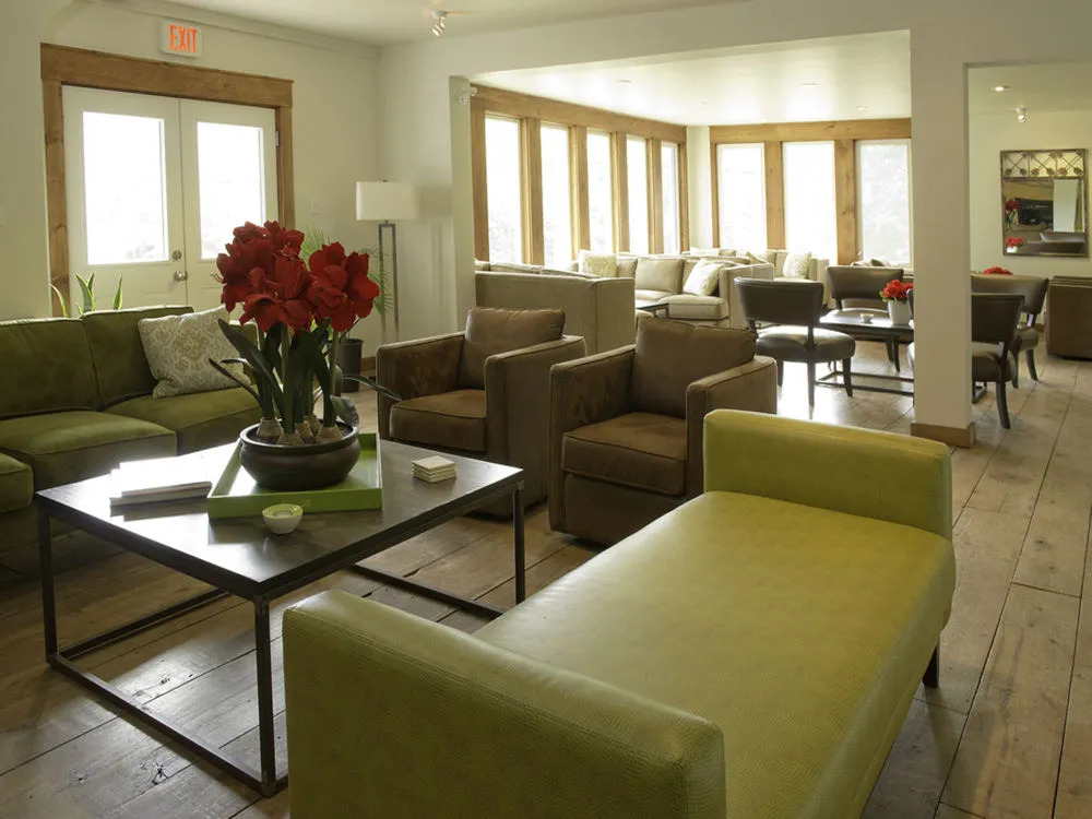 Pine Lodge Inn