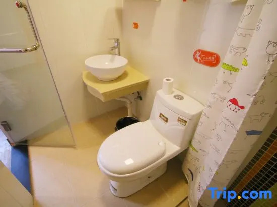 Pod Inn (Shanghai North the Bund Dongbaoxing Road Metro Station)