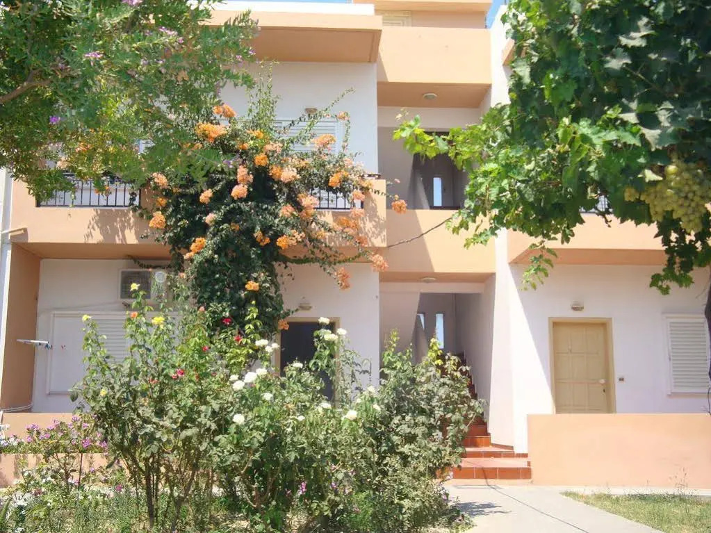 Yannis Apartments