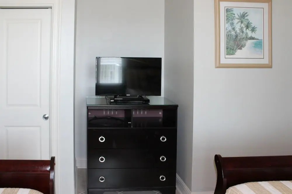 Whar305x 2 Bedroom Condo