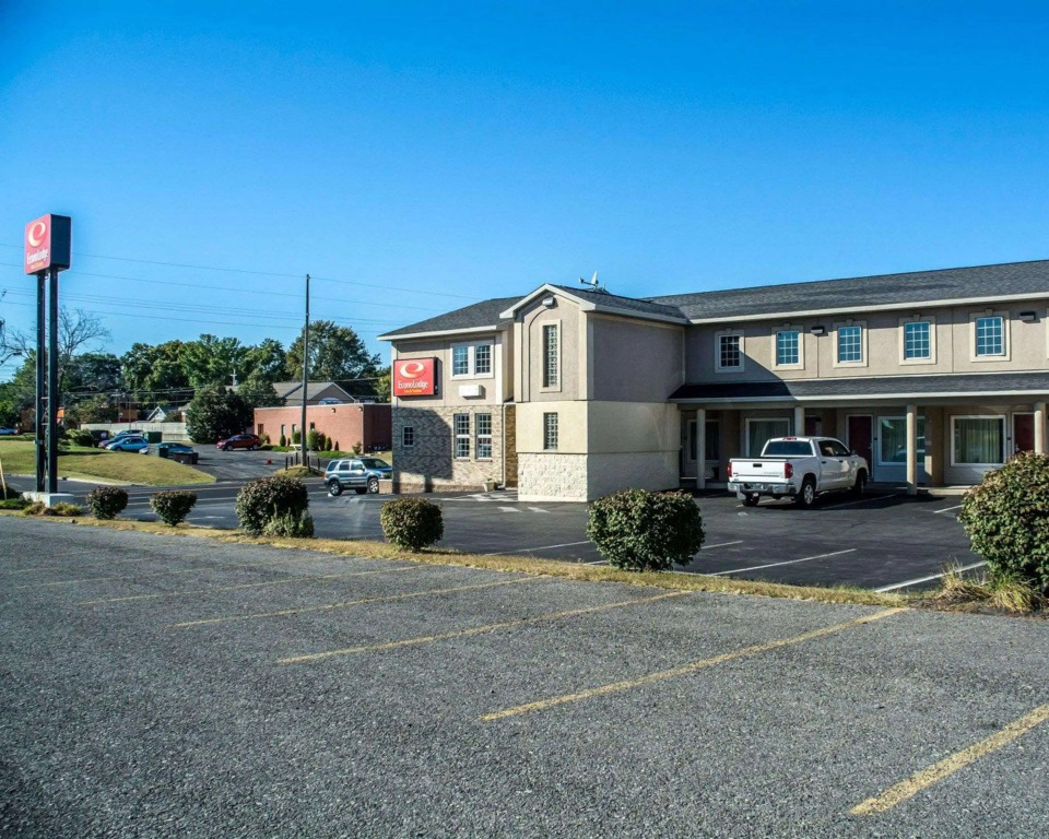 Econo Lodge & Suites