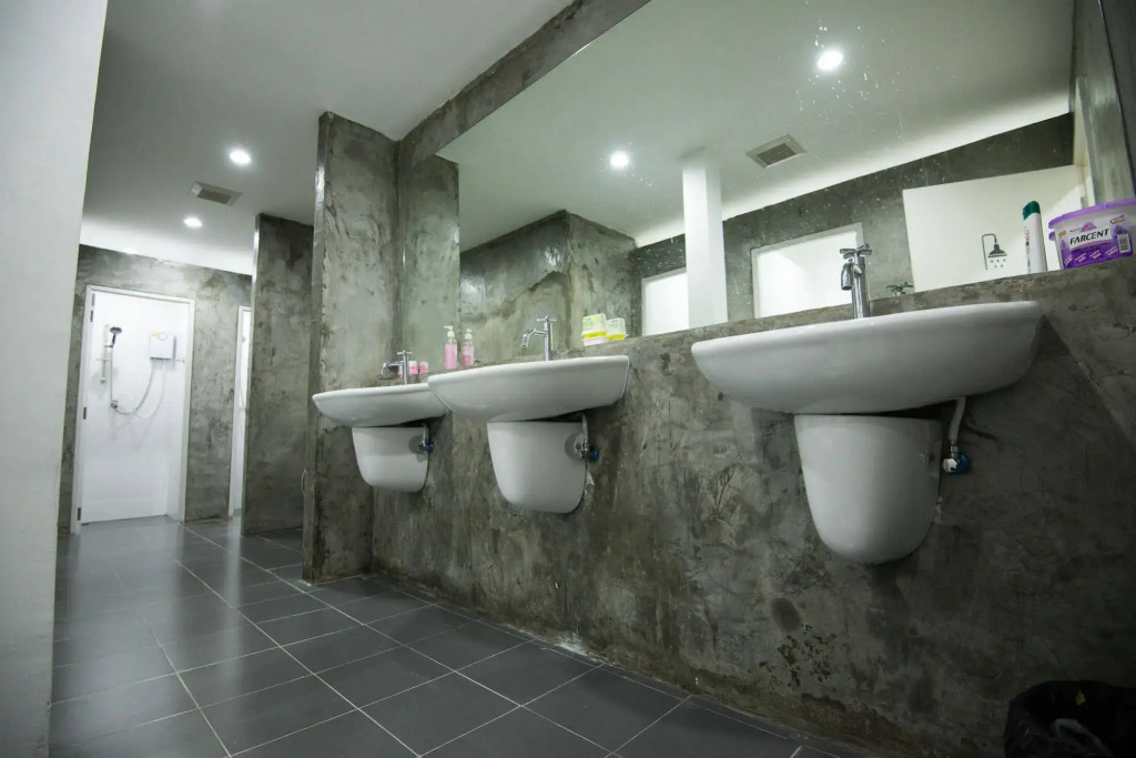 MonkeyNap Hostel