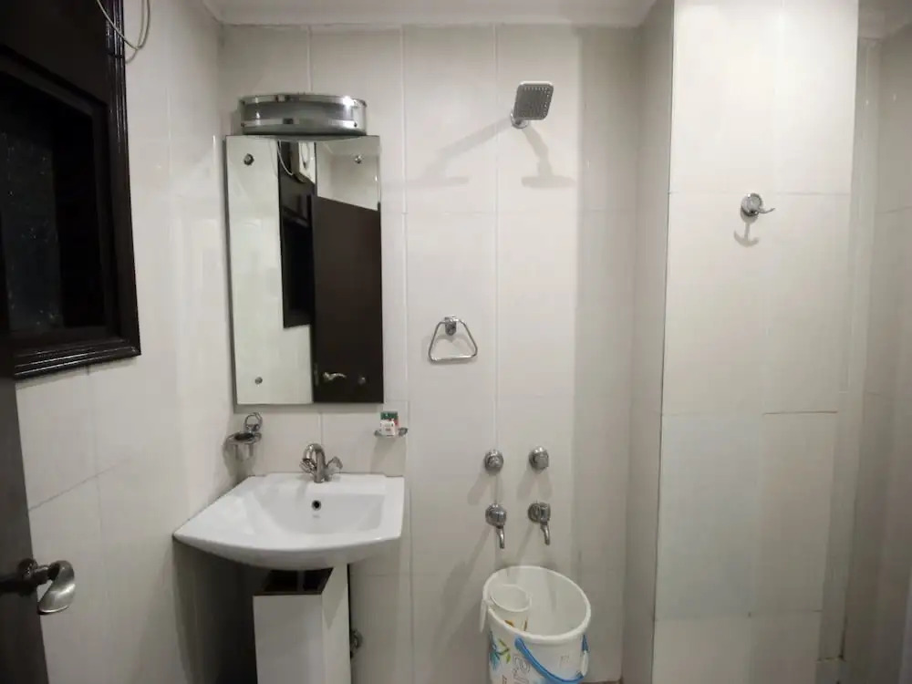 OYO 6408 Hotel Delhi Heart