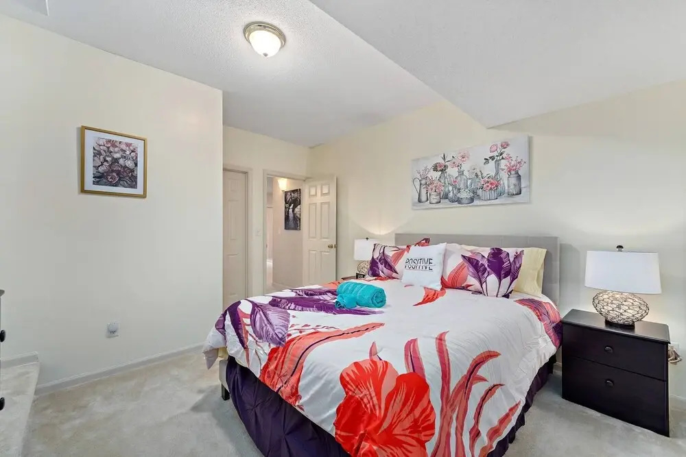 Beautiful Townhome 11 Minutes To Downtown 3 Bedroom Townhouse