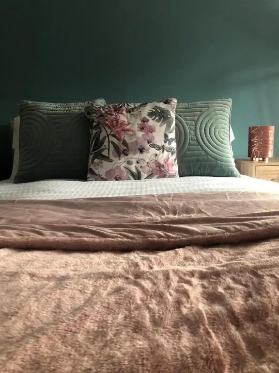 Market View, 1 bedroom unit in the heart of Leek