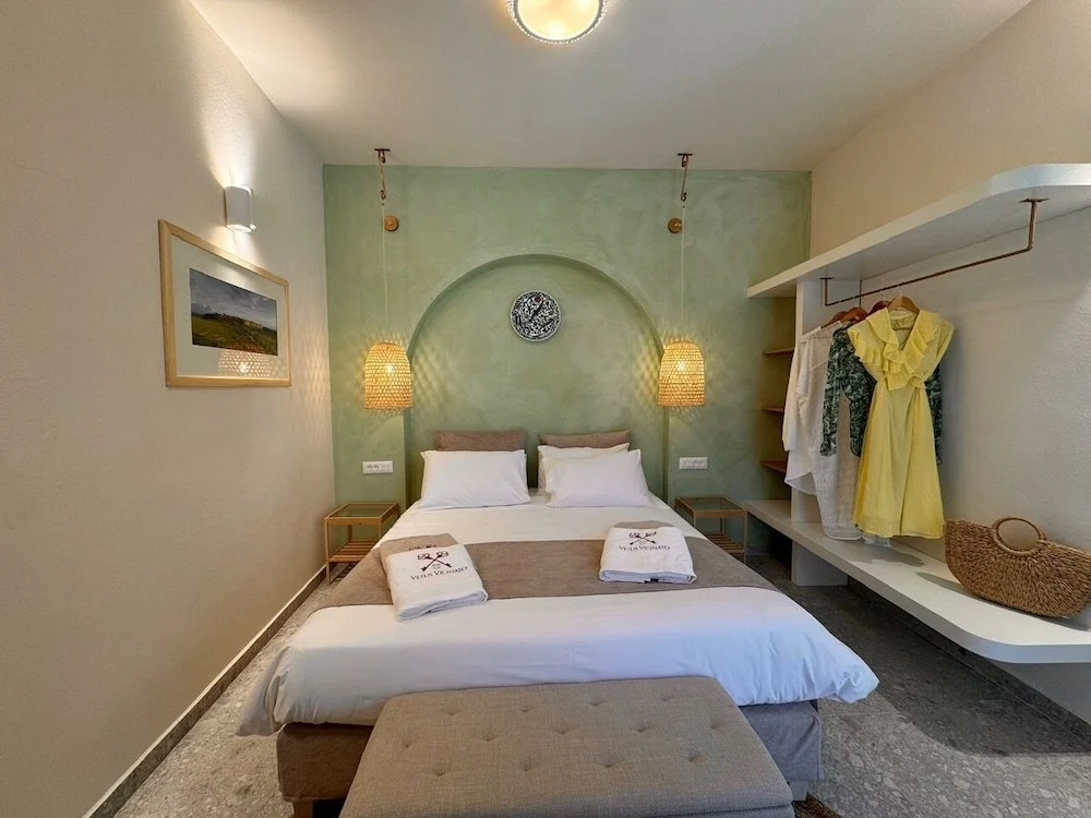Vetus Vicinato Luxury Homes