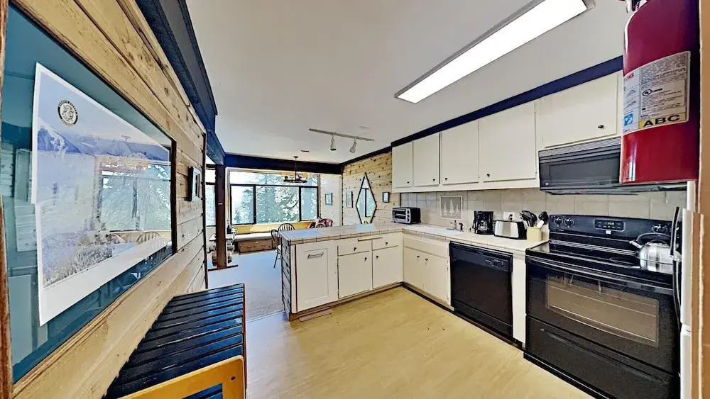 543 2 Bedroom Condo