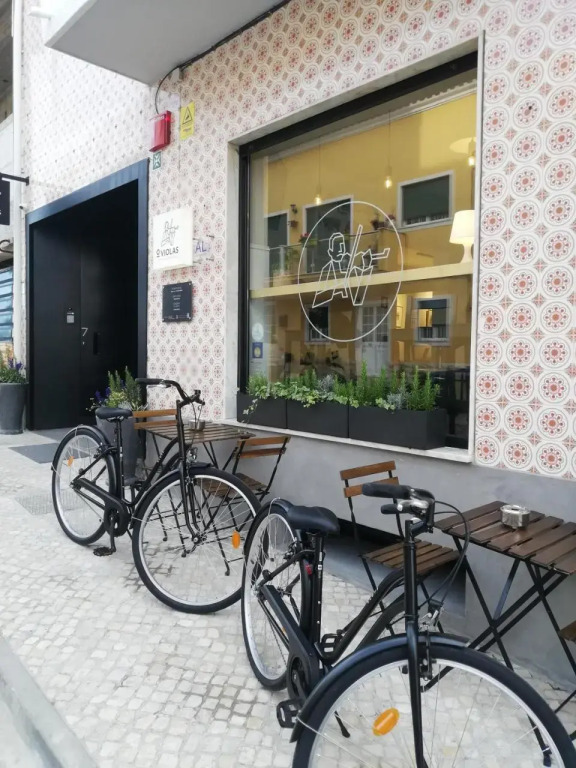 O VIOLAS — Tapas & Bed