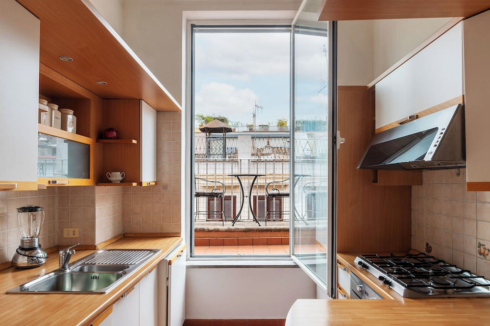Modern Apt near Piazza di Spagna