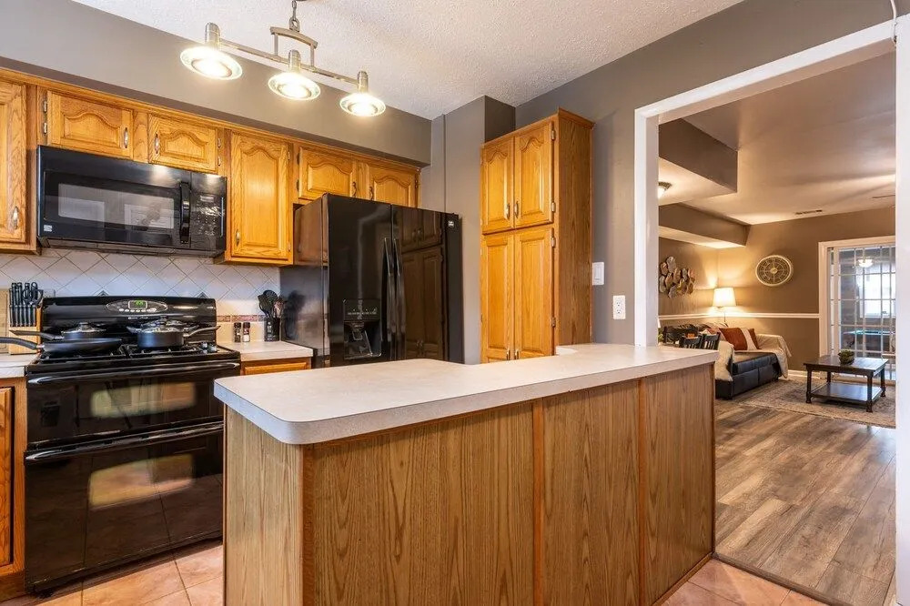 Charming 3BR House Cozysuites Pool Table