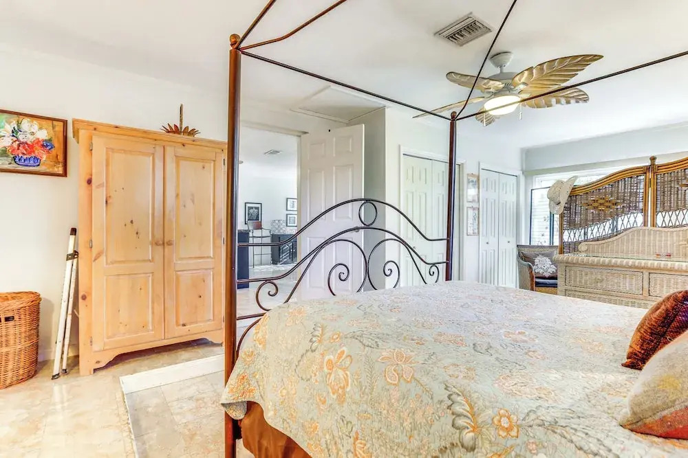Englewood Bungalow 1 Mi to Beach: Pets Welcome