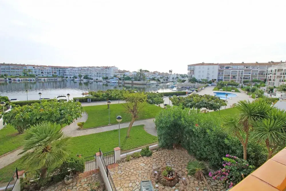 Apartment in Empuriabrava With Canal Views