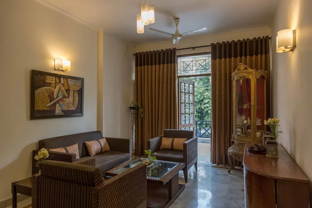 Woodpecker - 2 Bedroom Service Apartment