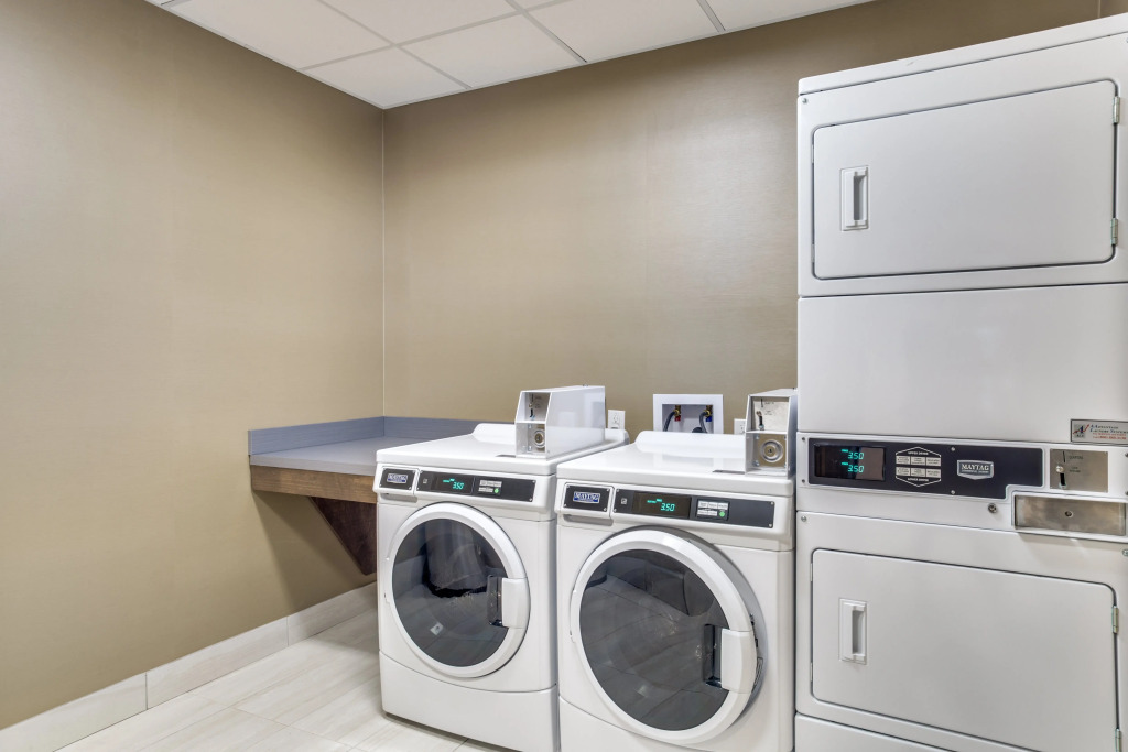 Holiday Inn Express & Suites - Denton South by IHG