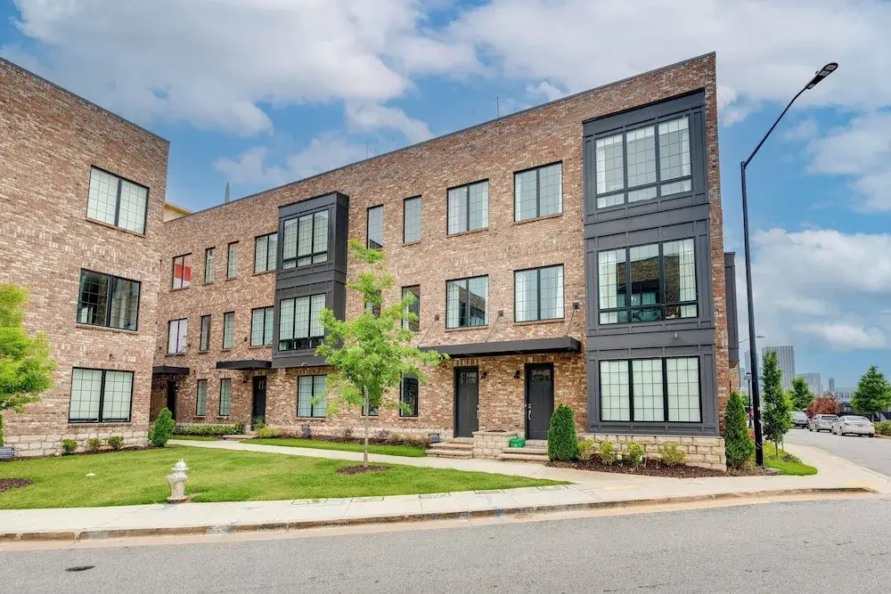 Chic Atlanta Vacation Rental ~ 1 Mi to Downtown!