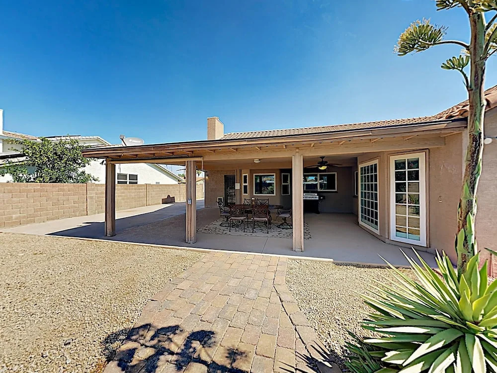 747 Phoenix - 4 Br Home