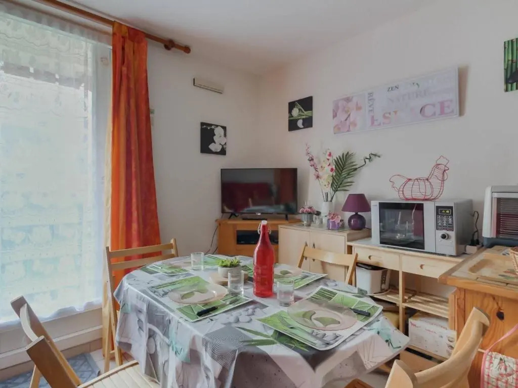 Appartement Esquièze-Sère, 1 pièce, 4 personnes - FR-1-402-81