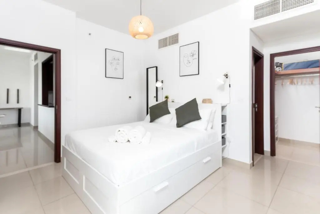 Quintessential Quarters: 29th Fl Views - Walk to Opera, Mall and Burj Khalifa