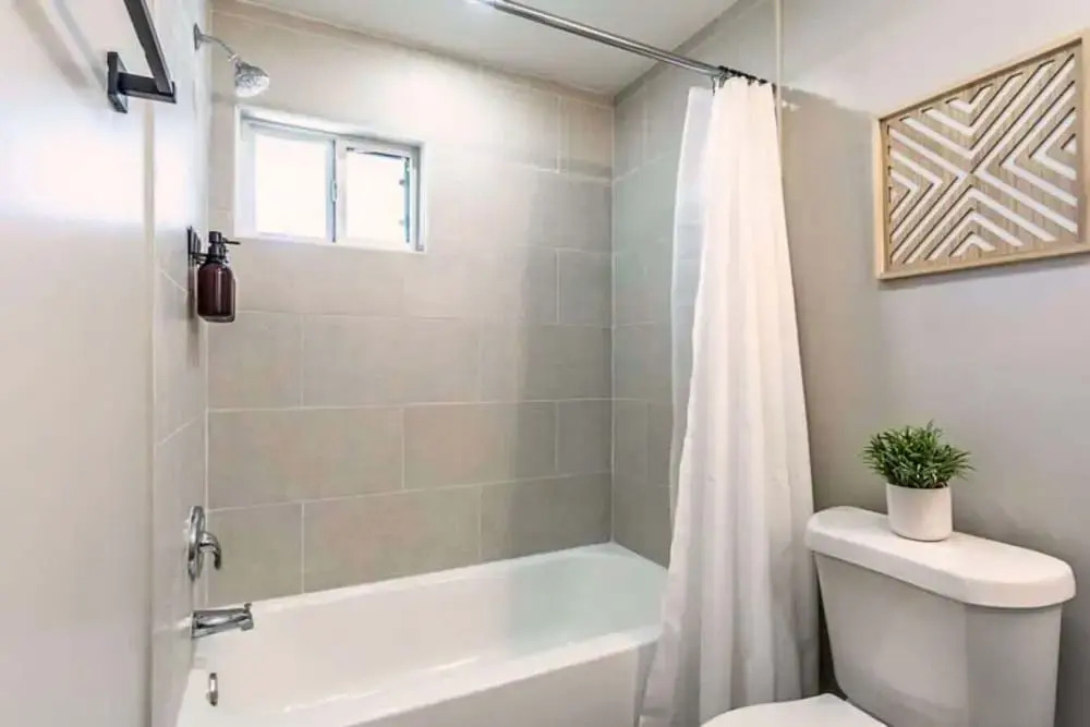 1BR in the Heart of Montrose! Free Parking 11-pr828684