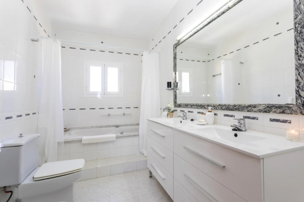 Villa in Ibiza Town with private pool, sleeps 9 - Villa Mali