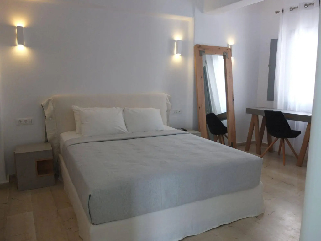 Blue Waves Suites & Apartments