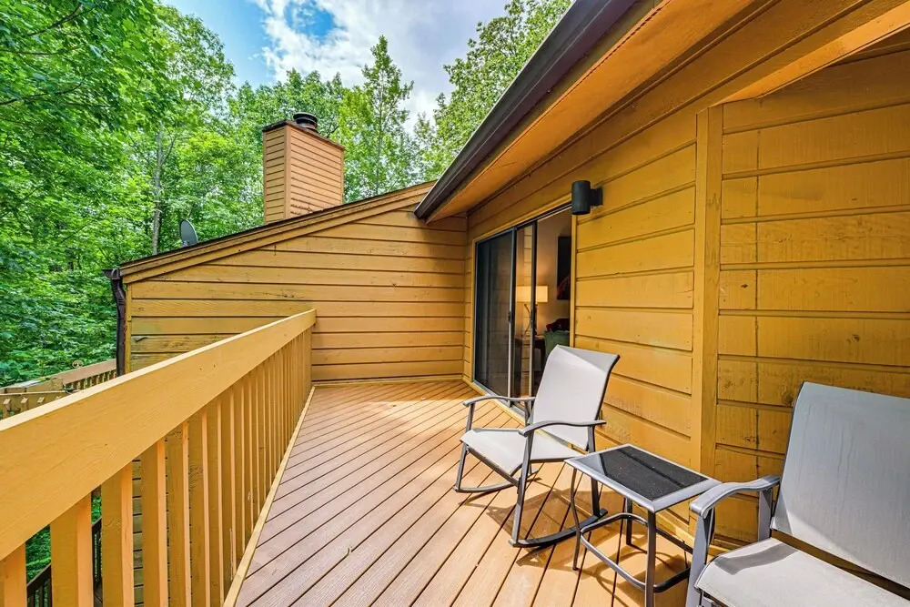 1 Mi to Fairfield Lake: Serene Sapphire Retreat