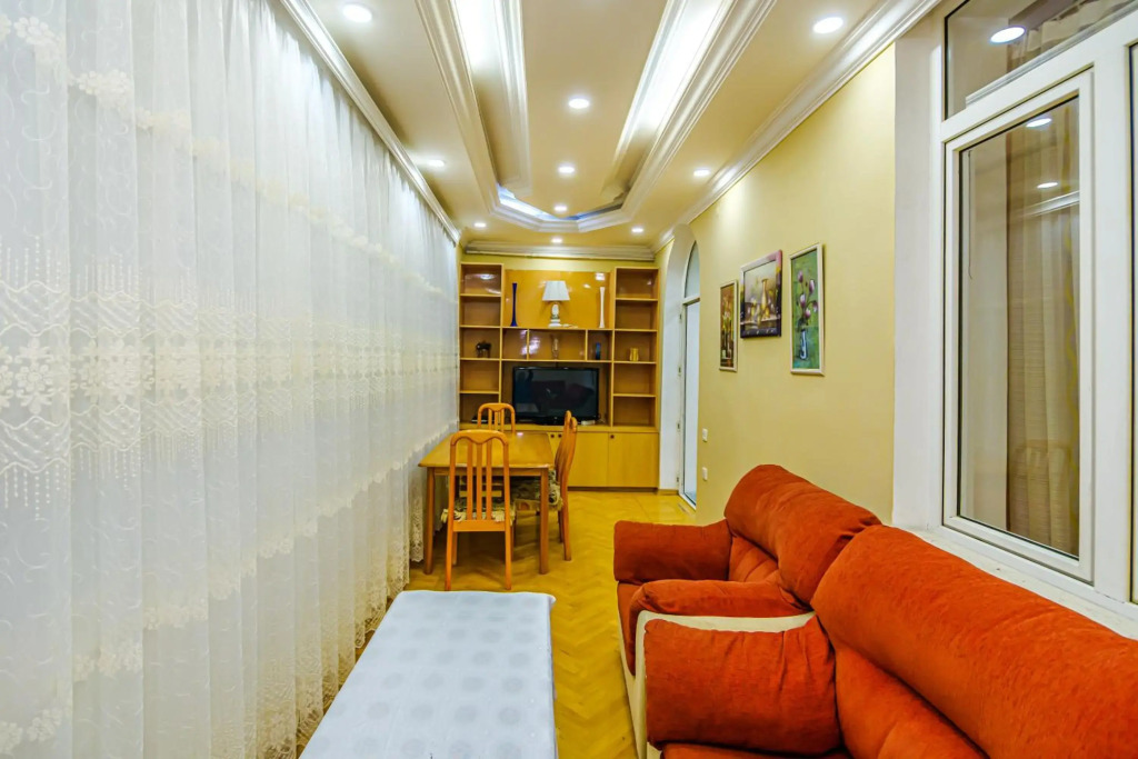 M Estate. Targovu. Nizami Street 4 room. (021).
