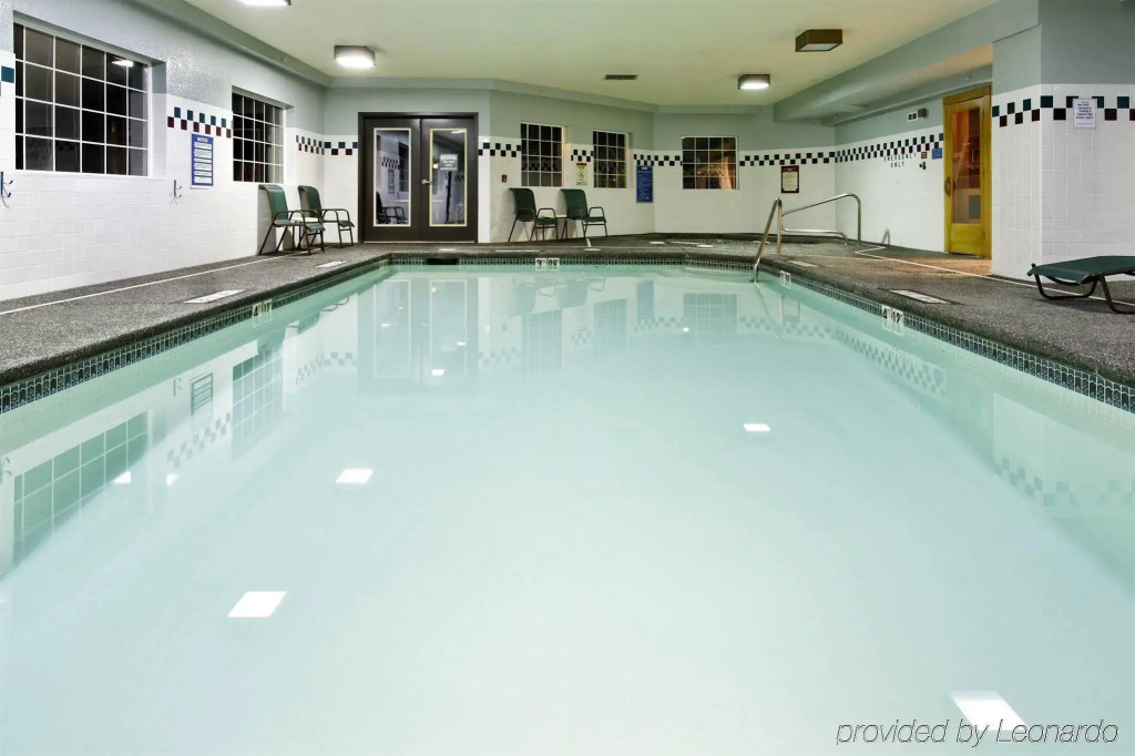 Holiday Inn Express Hotel & Suites Portland - Jantzen Beach by IHG