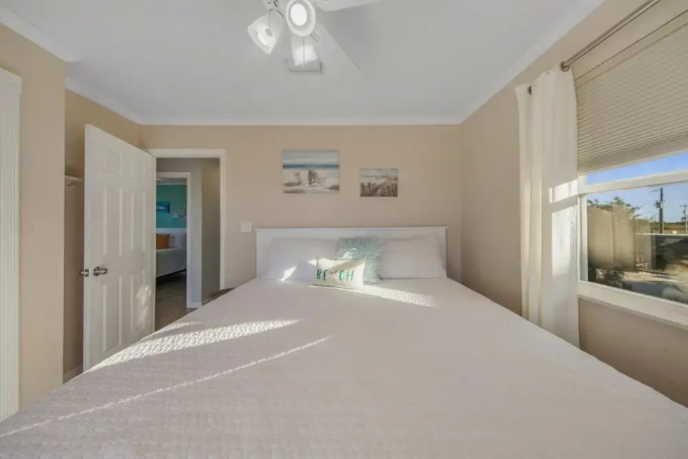 Peaceful House Walking Distance to Sandy Beach