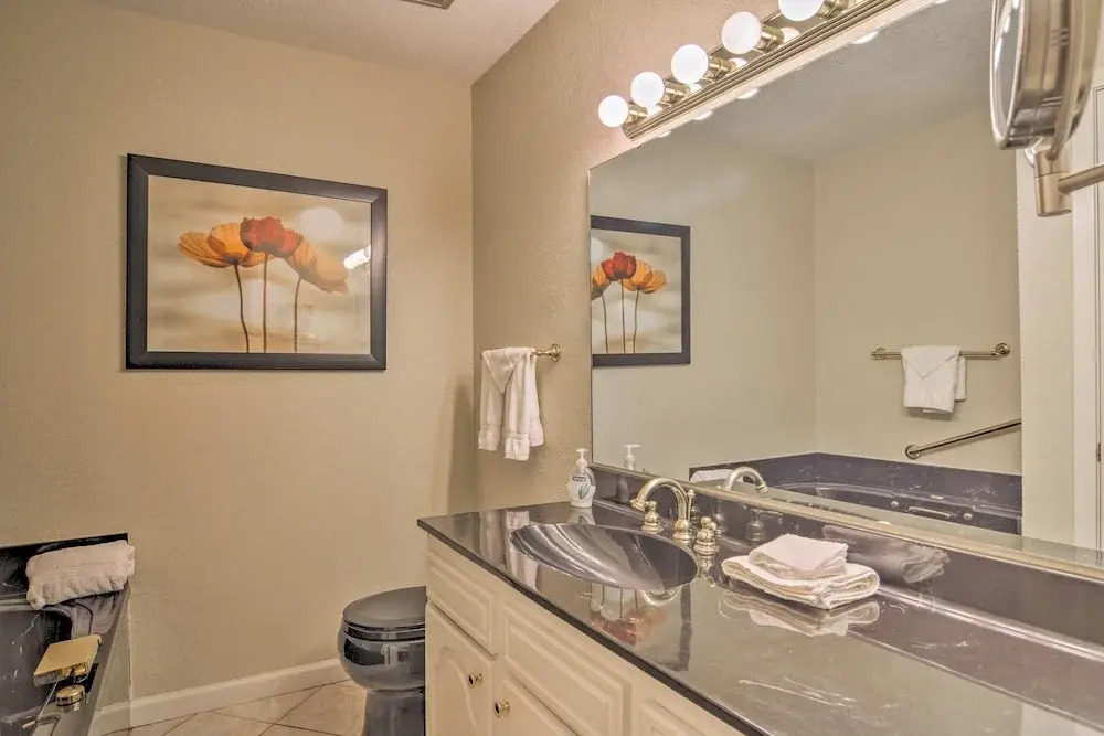 Lakefront Townhome w/ View in Hot Springs Village