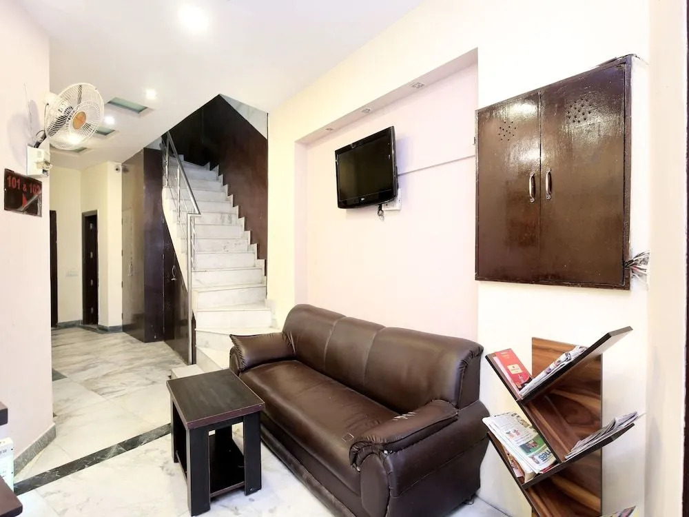 OYO 16441 Hotel Gurjeet