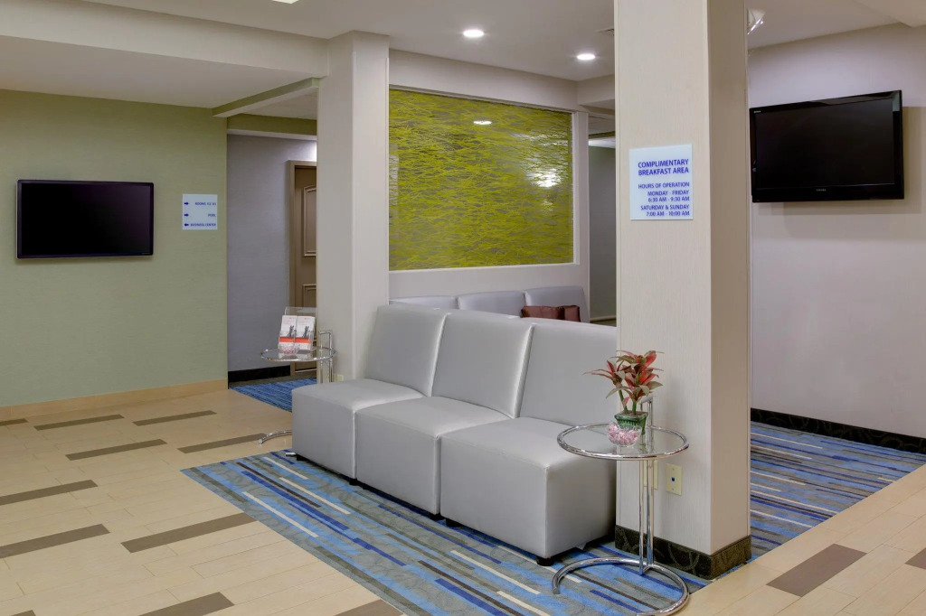 Holiday Inn Express Hotel & Suites Meadowlands Area by IHG