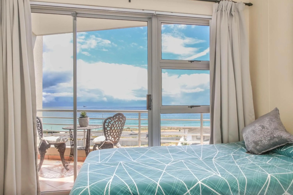 Luxury beachfront 2 bed, 2 bath with communal swimming pool