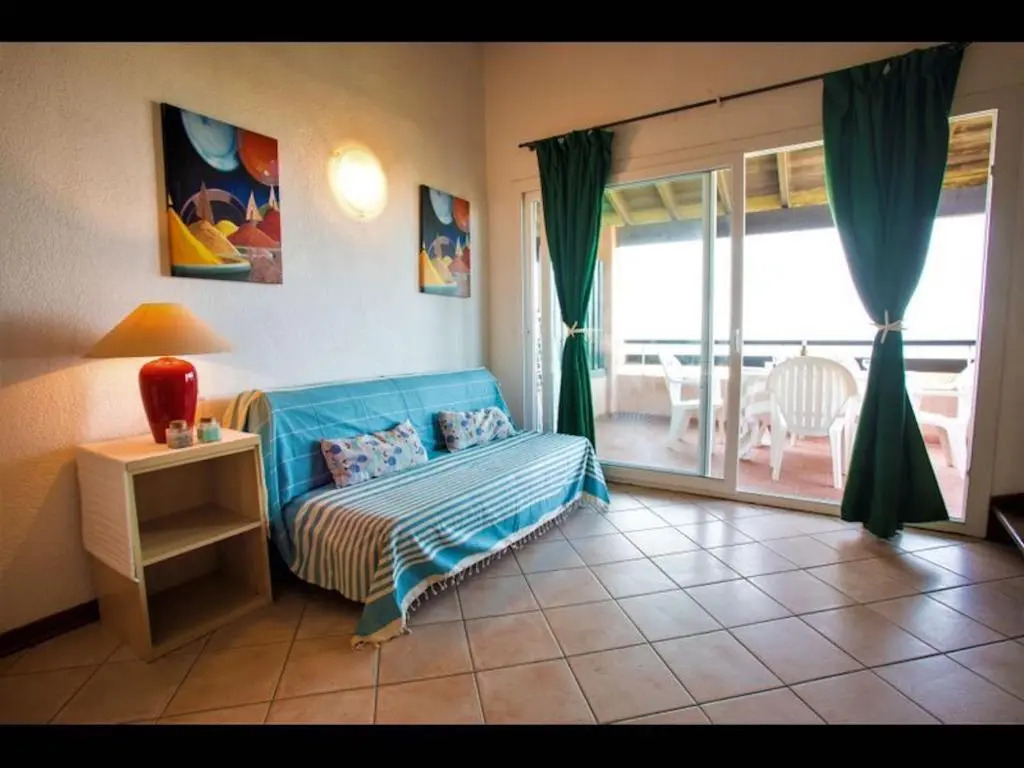 Seaside apartment with 3 bedrooms 2 bathrooms sofa bed in the living room