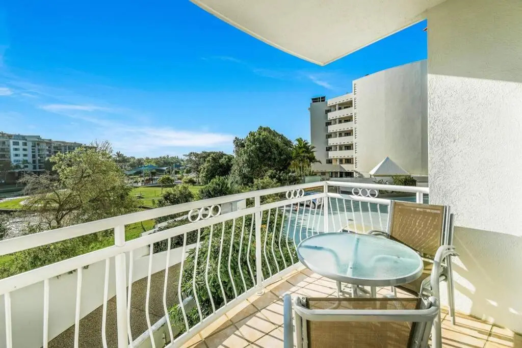 2 Bedroom Alex Unit - Ocean, Pool and Park Views
