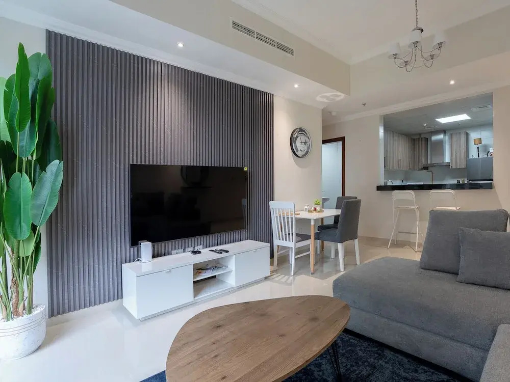 Heaven Crest Vacation Homes Downtown - Studio, 1, & 3 Bedroom Suites 2 minute walk to Dubai Mall and Burj Khalifa