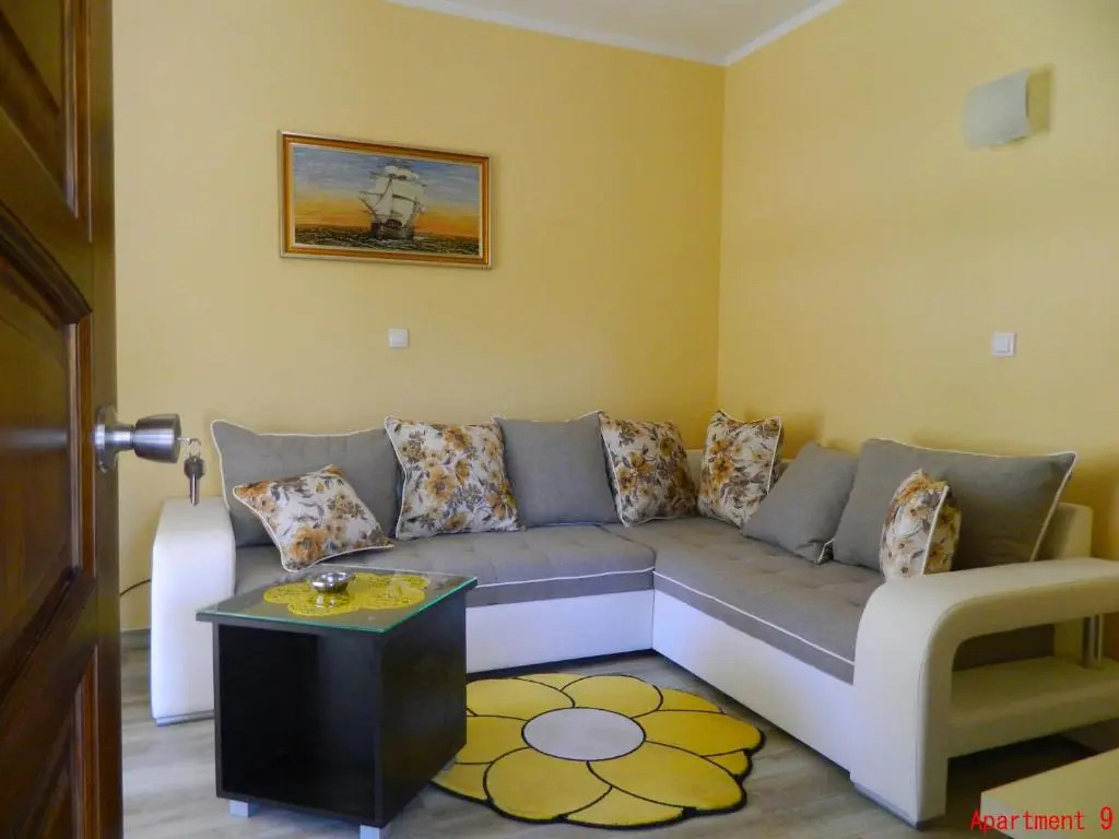 President Bungalows and Apartments