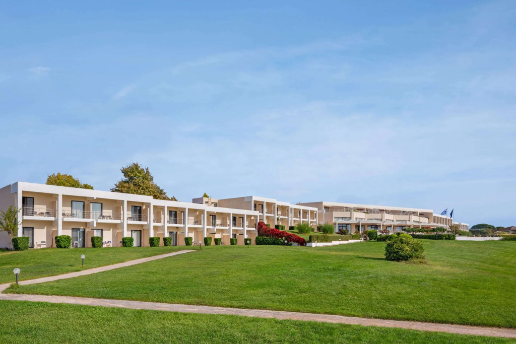 Ramada Plaza by Wyndham Thraki