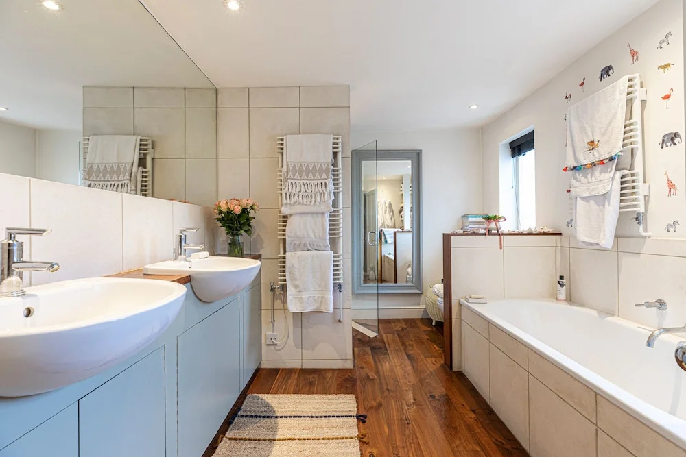 Family 2BR House w/ Nursery and Back Garden in Battersea
