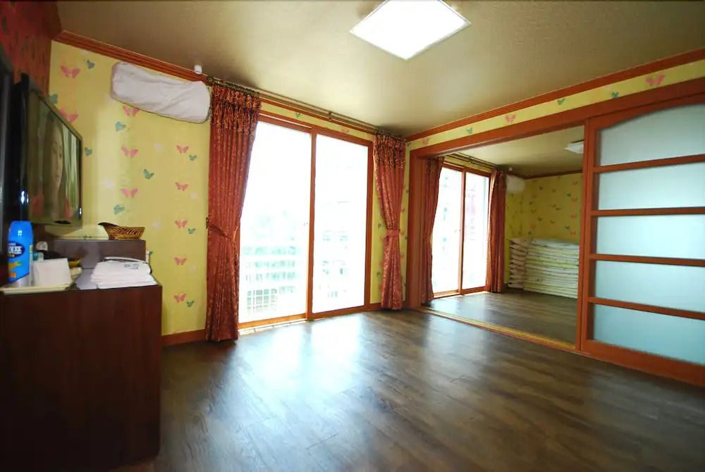Empas Condotel