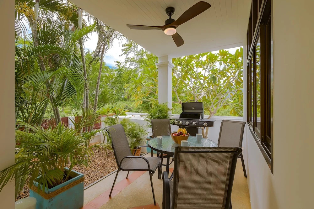 Pool villa  4 BR walking to Beach HV