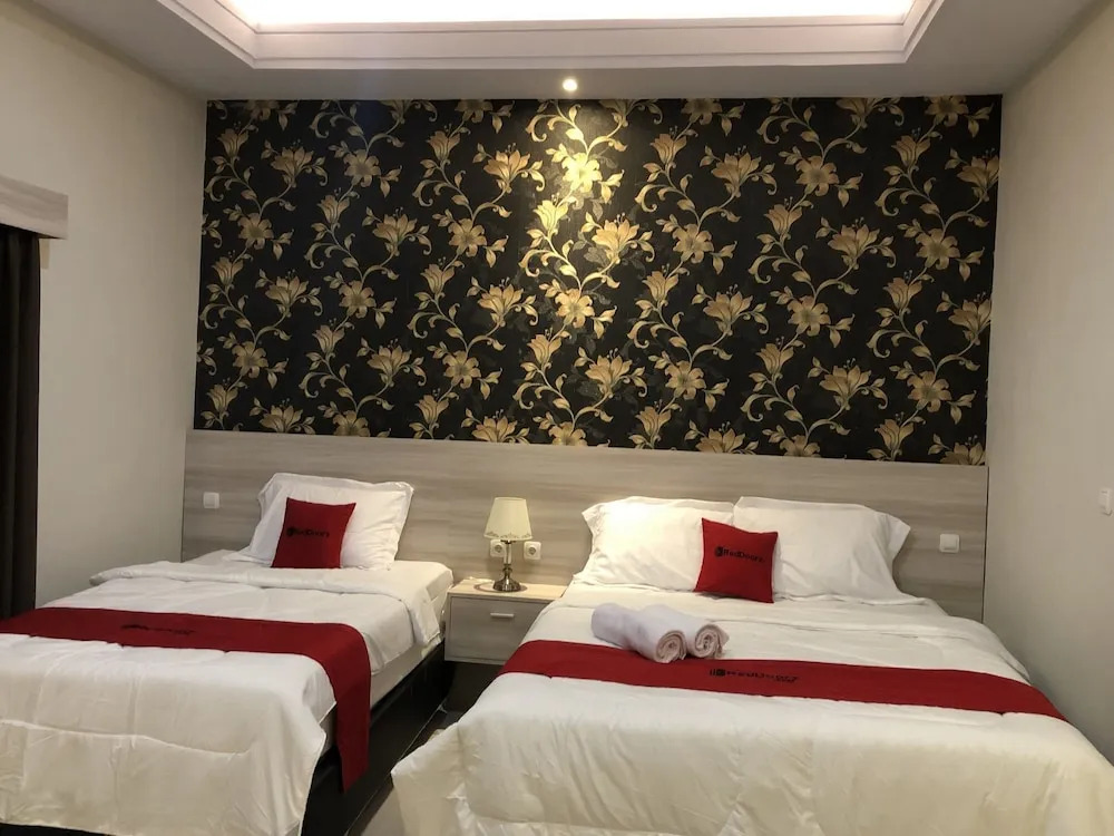 RedDoorz Plus near Solo Paragon Mall