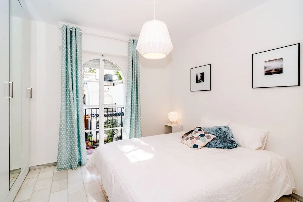 SE-Spacious townhouse in Nueva Andalucia Roomservice