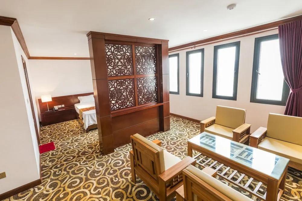 HOANG TRUNG HOTEL - Cô Tô