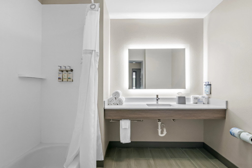 Holiday Inn Express & Suites Joplin Southeast by IHG