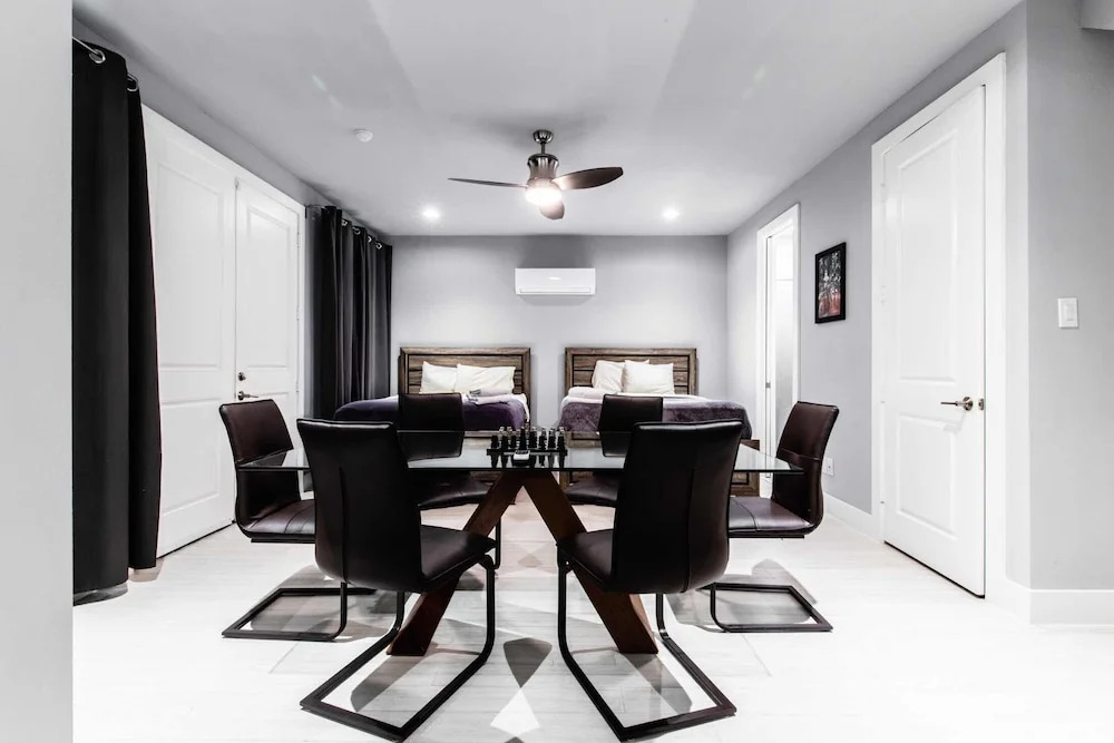 Brand New Townhouse next to Downtown