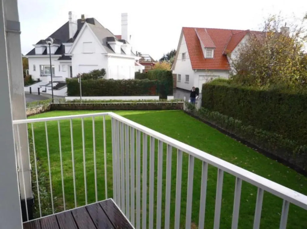Family apartment with lovely garden and parking