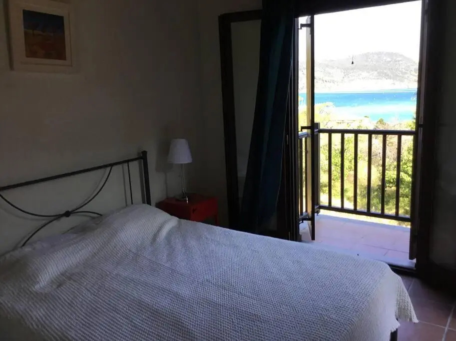 Kitty's House,country,olive grove,private,quiet,views ,1 km to skopelos ,sleeps 5